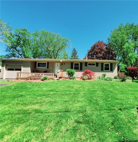 2 Gooseberry Ln, Clay, NY 13090