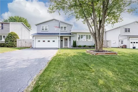 430 Jewell Dr, Salina, NY 13088