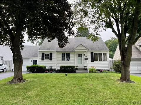 118 Crystal Dr, Syracuse, NY 13212