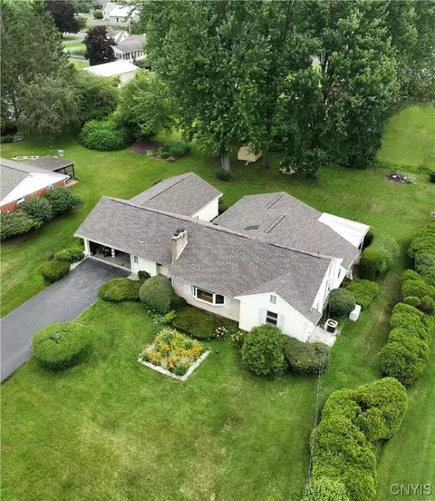 7630 Merritt Dr, Lysander, NY 13027