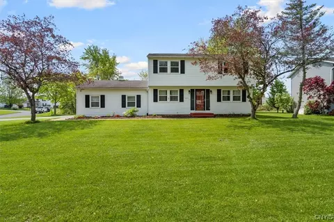 8771 Larchmont Dr, Brewerton, NY 13029