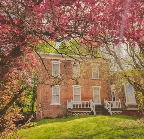 7 N 6th St, Fulton, NY 13069