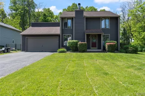 8319 Zenith Dr, Baldwinsville, NY 13027