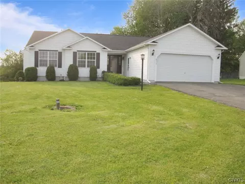 8715 Alizarin Ave, Cicero, NY 13039