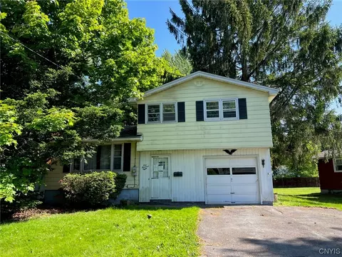 108 Rosewood Dr, Clay, NY 13090