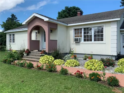 1102 Kiniry St, Utica, NY 13501
