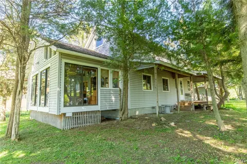 10723 Rockledge Dr E, Henderson, NY 13650