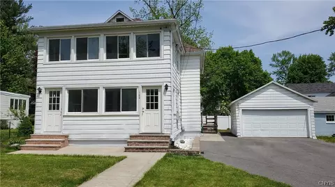 102 Hazel St, Salina, NY 13088