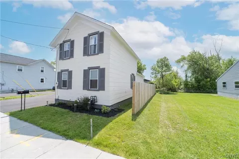 224 E 1st St, East Syracuse, NY 13057
