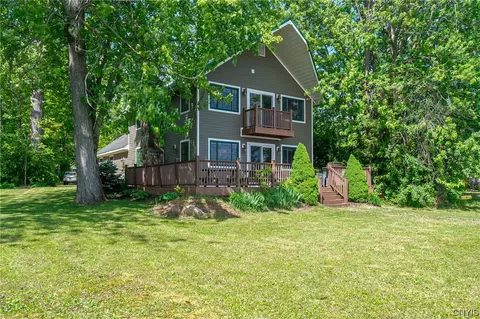 318 Fire Lane 13, Cato, NY 13080