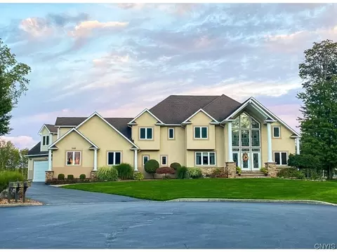30 New Hampton Pl, Greece, NY 14626