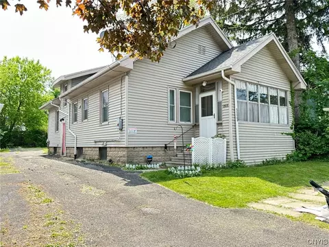 1323 Oak St, Utica, NY 13502