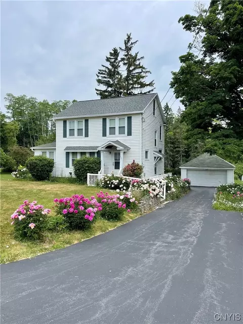 3351 Howlett Hill Rd, Onondaga, NY 13031