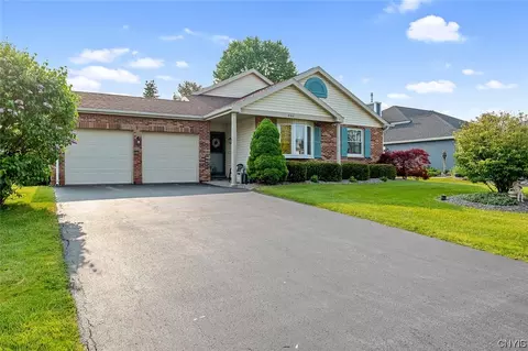 8160 Capricorn Dr, Liverpool, NY 13090