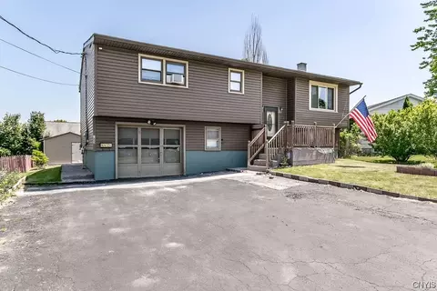 200 Woodbury Ave, Salina, NY 13206