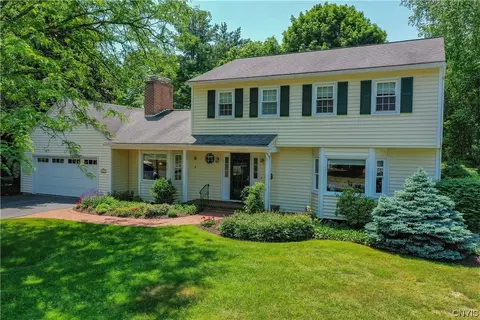 4971 Carnarvon Rd, Onondaga, NY 13215