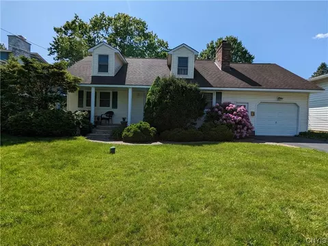 7557 Daphne Dr, Syracuse, NY 13212