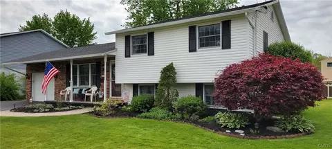 5009 Driftwood Dr, Salina, NY 13088