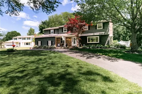 104 Fieldstone Dr, Fayetteville, NY 13066