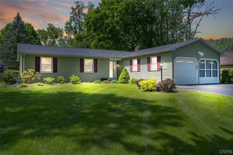 7653 Doubletree Cir, Syracuse, NY 13212