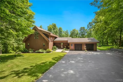 2394 River Road Rd, Cato, NY 13166