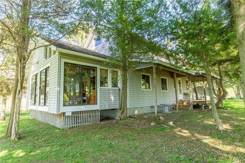 10723 Rockledge E Dr, Henderson, NY 13650
