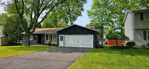 4925 Darien Dr, Salina, NY 13088