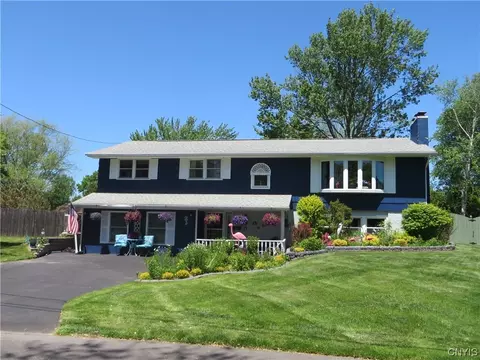 16 Nightingale Path, Clay, NY 13090