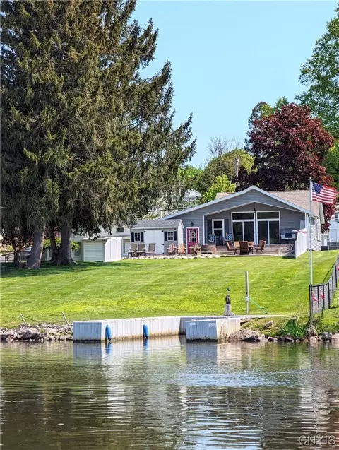 23 State St, Schroeppel, NY 13135