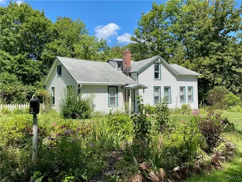 4677 N Street Rd, Marcellus, NY 13108