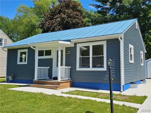 5512 Woodlawn Pl, Marcy, NY 13502