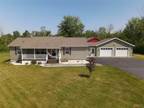724 Middle Rd, Scriba, NY 13126