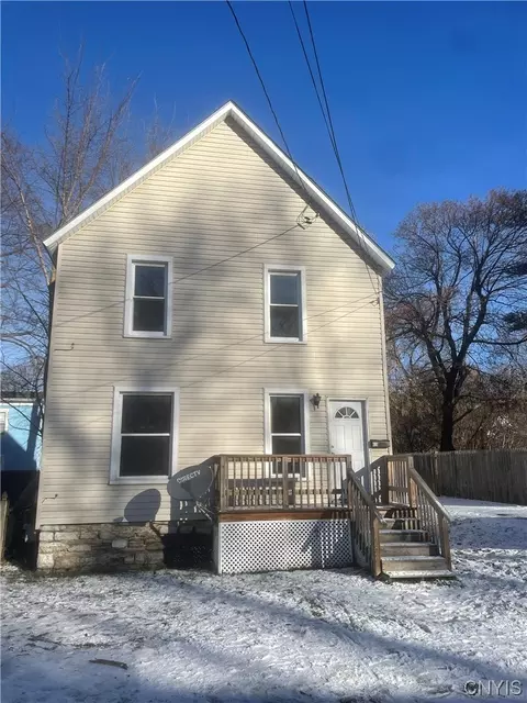 207 E Lynde St, Watertown, NY 13601