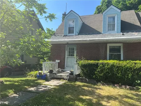 158 Parkway Dr, Syracuse, NY 13207