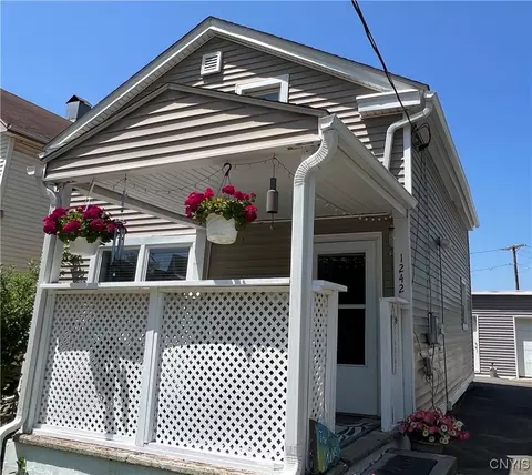 1242 Lincoln Ave, Utica, NY 13502