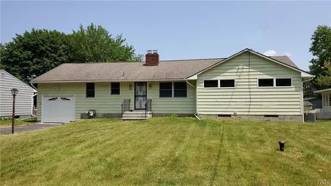 302 Palmer Dr, Fayetteville, NY 13066