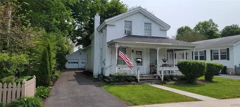 15 Seneca St, Van Buren, NY 13027