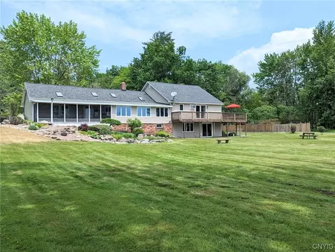 46 Ackerman Rd, Bernhards Bay, NY 13028