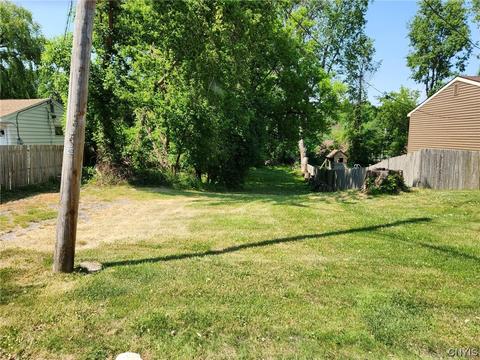101 Corliss Rd, Geddes, NY 13219