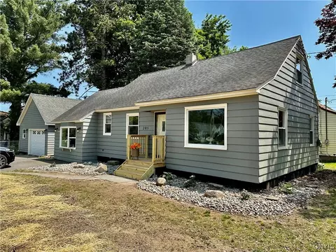205 Forest Dr, Syracuse, NY 13212