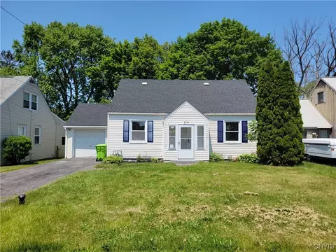 314 W Molloy Rd, Salina, NY 13211