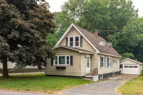 725 Maple Ave, Fulton, NY 13069