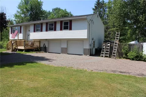 41 Center Rd, Schroeppel, NY 13132