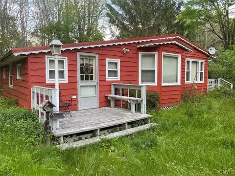 7359 Cloverleaf Rd, New Hudson, NY 14711