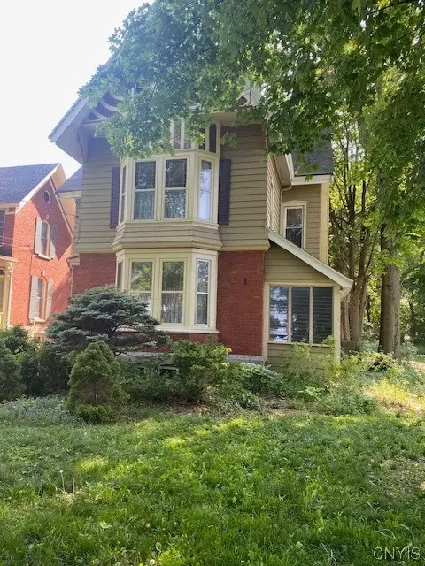 22 Clinton Pl, Utica, NY 13501