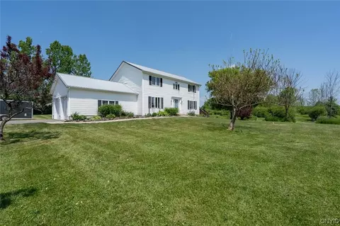 16 Old Farm Dr, Constantia, NY 13044