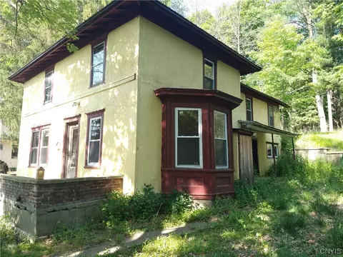 105 Pleasant St, Groton, NY 13073