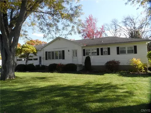 41 Glenridge Rd, Whitestown, NY 13492