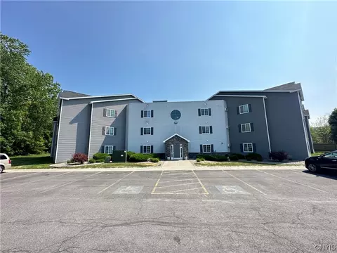 1222 Landrush Way, Lysander, NY 13027
