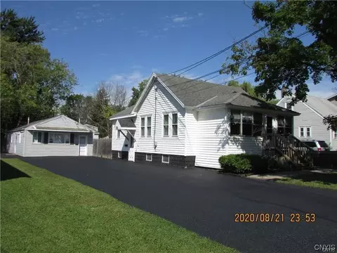 403 Florida Rd N, Salina, NY 13211